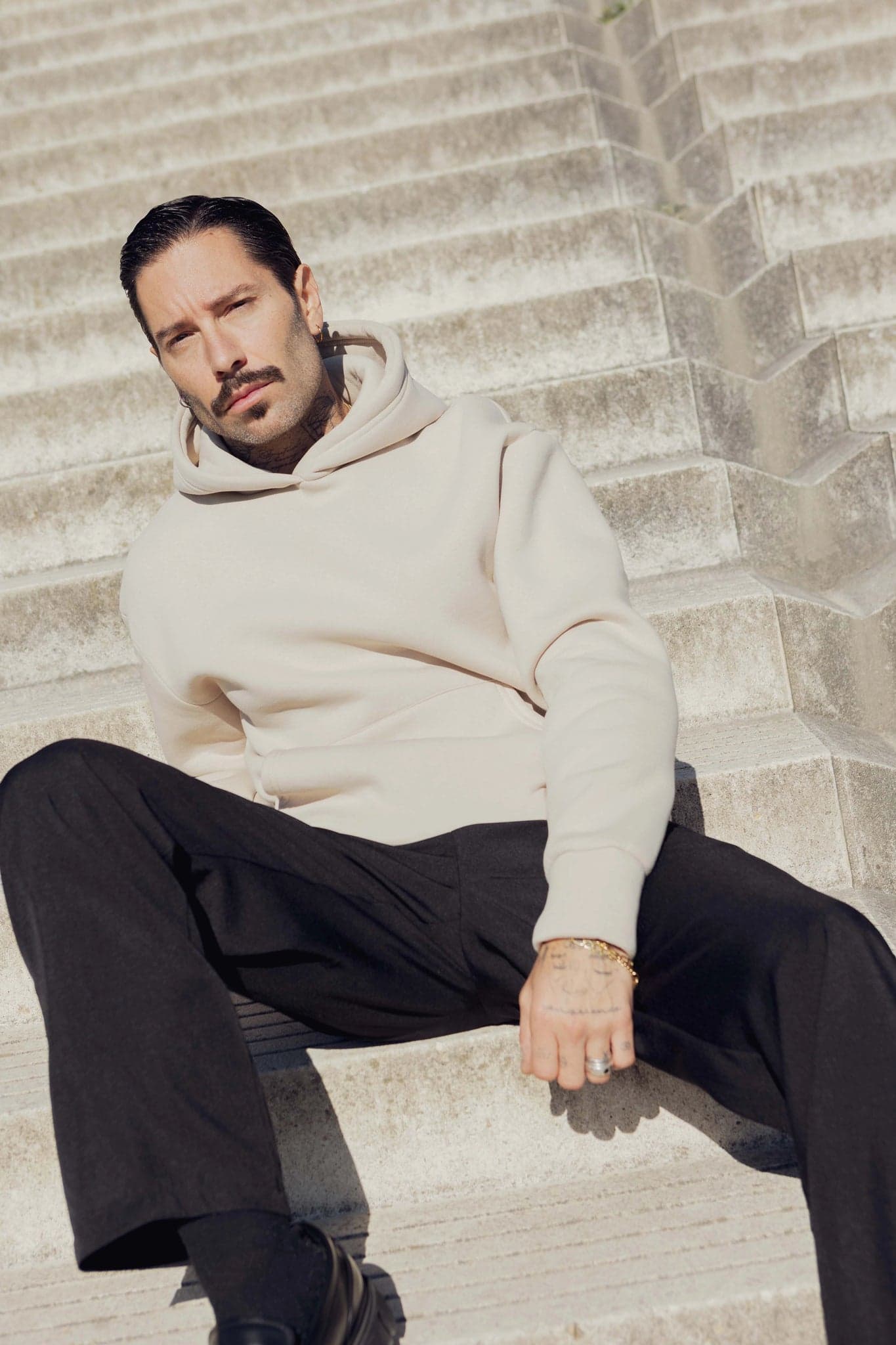 Averinaro Essential Hoodie Zand